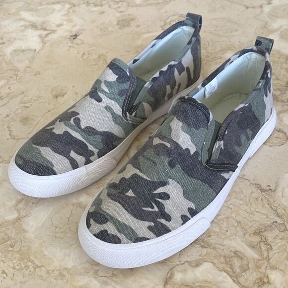 Tommy Bahama Camo Slip On Sneakers - Picture 2 of 14